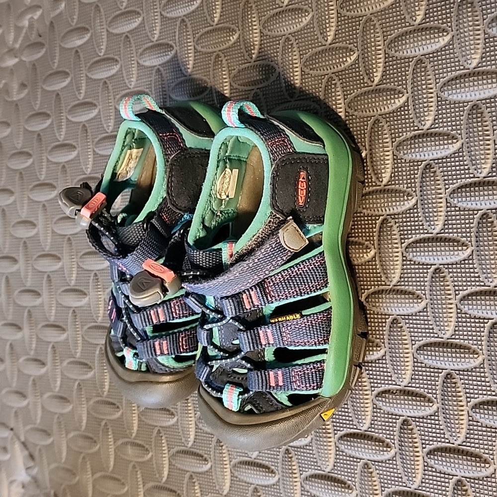 Keen Size 9 toddler
